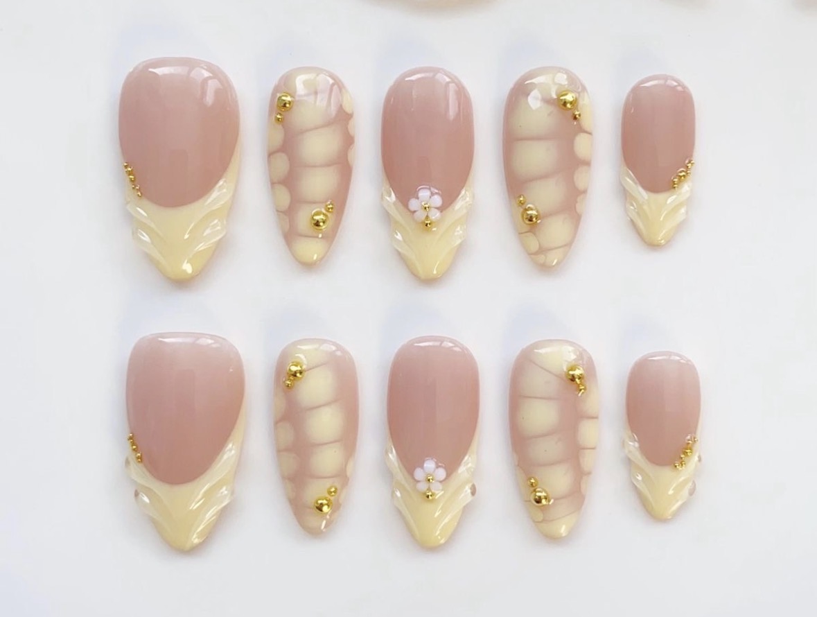 Vanilla Garden press-on nail set