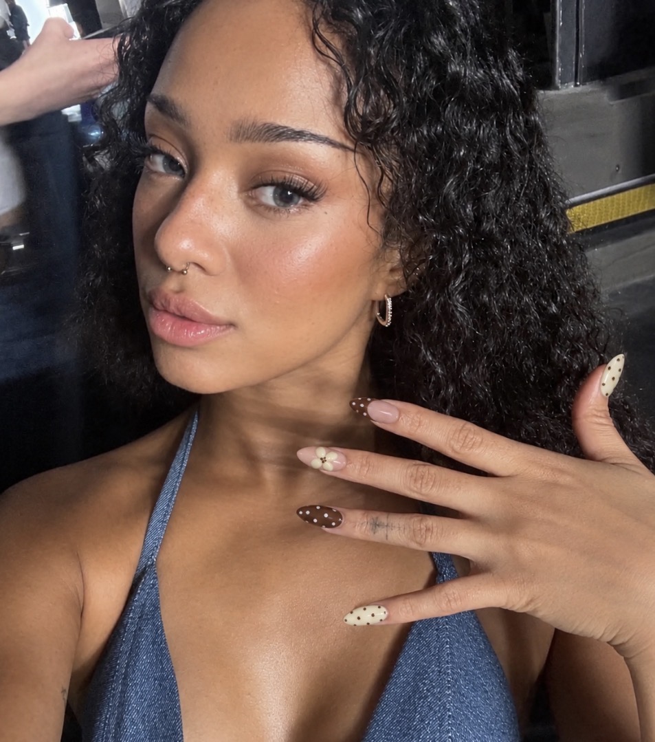 Manon wearing her inspired nails