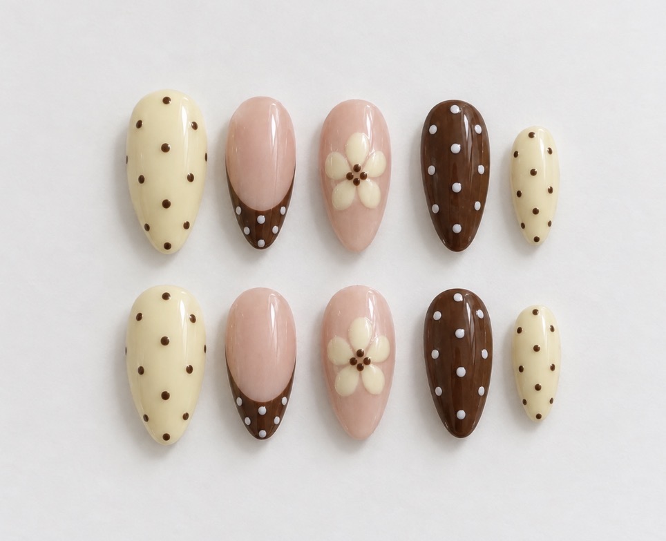Manon — Mocha Dot Nails